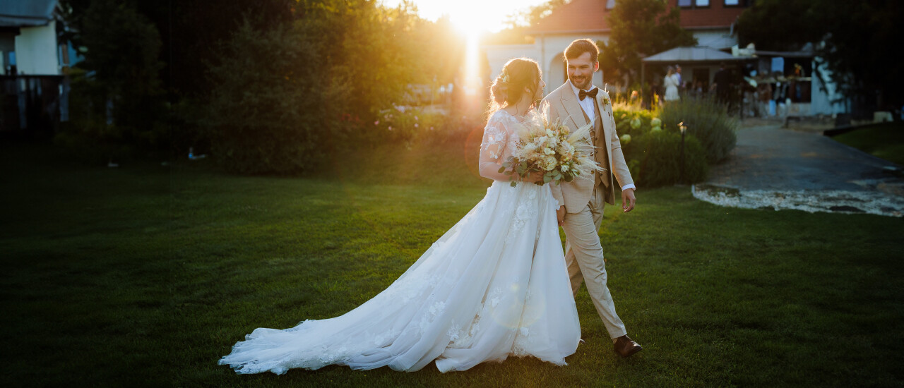 Barbi és Boti esküvője a Deák udvarházban - Budapest