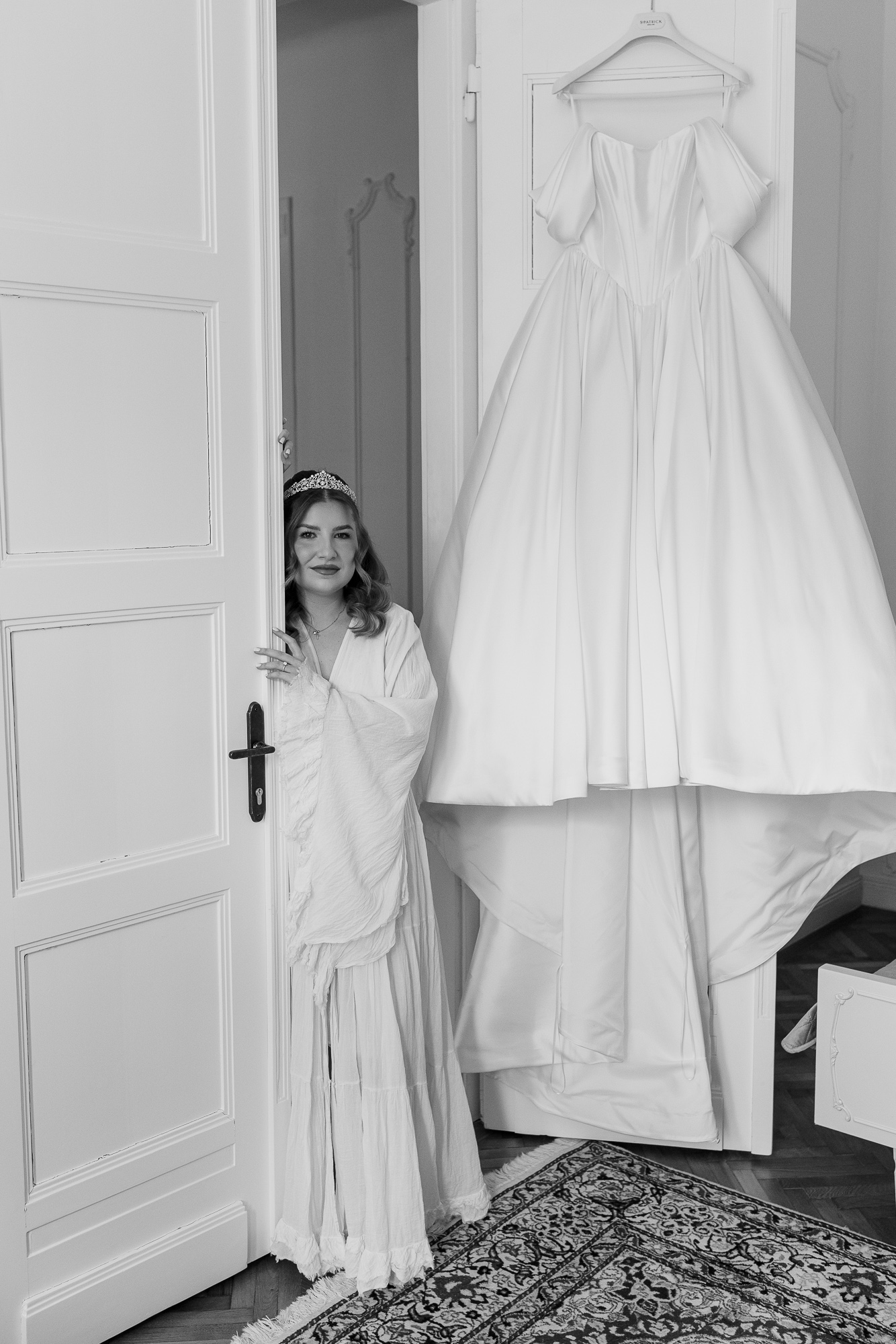 Fotograf de nuntă surprinz&acirc;nd un moment emoționant &icirc;n stil documentar și cinematic